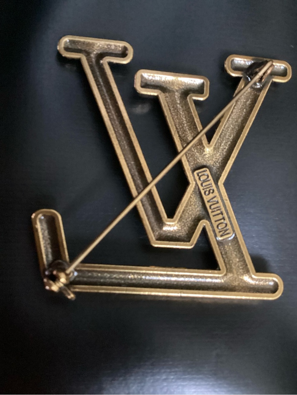 Louis Vuitton Gold-Tone Rope LV Logo Pin - Picture 4 of 6